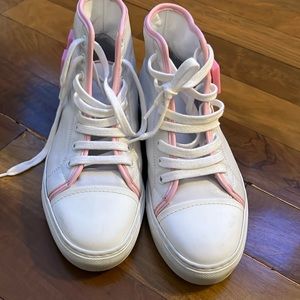 Comfortable sneakers white